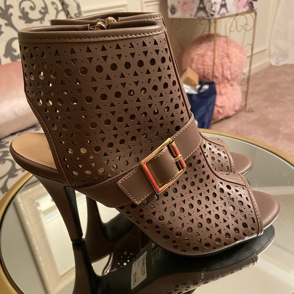 Open toe sling back heels